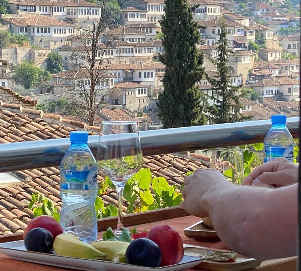 Oda E Skulptorit-Unesco Quarter Berat Guest house