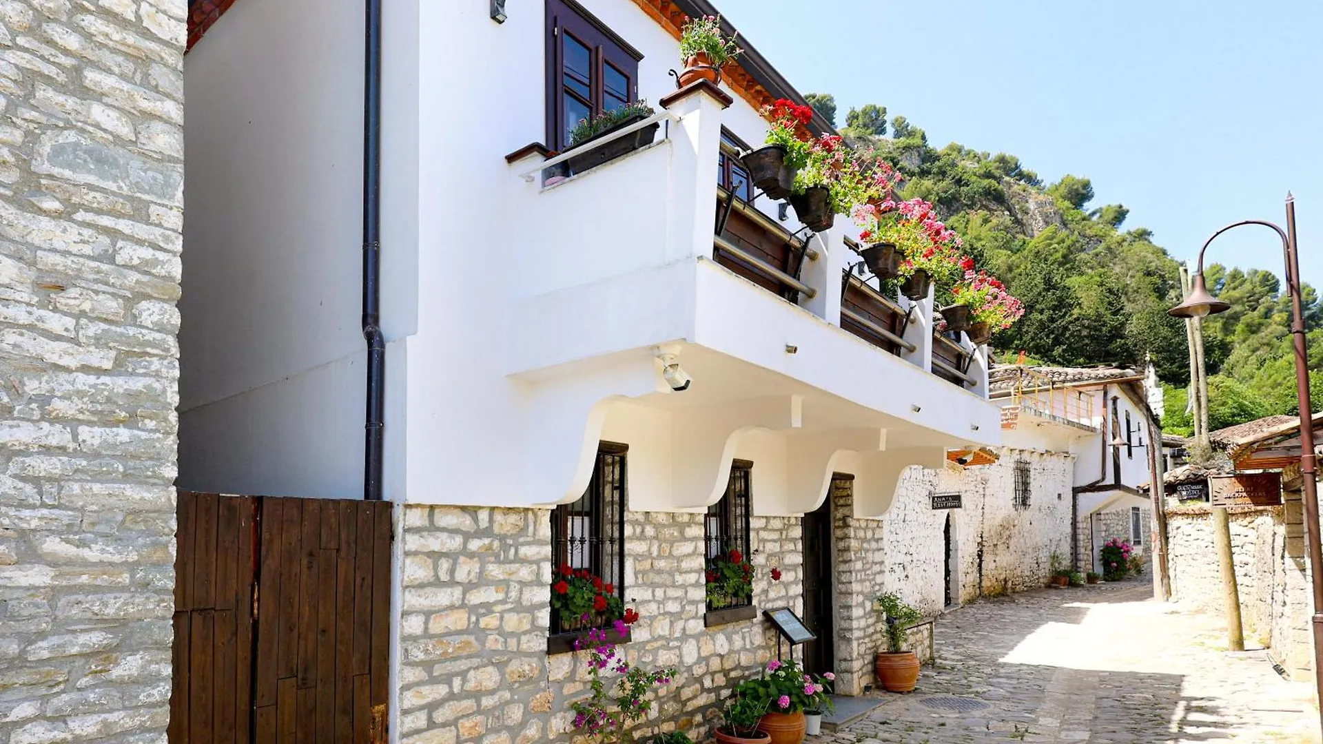 Oda E Skulptorit-Unesco Quarter Berat Albania
